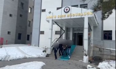 Van’da Polisten Kaçamadı: 20 Yıl Kesinleşmiş Cezası Bulunan Firari Yakalandı