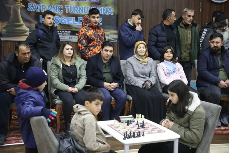 Strateji ve Dostluk Bir Arada: Gürpınar'da Satranç Turnuvası Başladı!