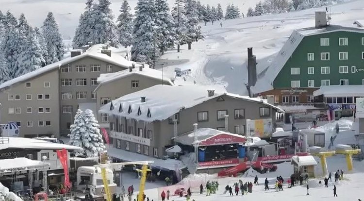 Uludağ'da Sömestir Hareketliliği: Kar 1 Metreye Dayandı, Fiyatlar Rekora Koştu