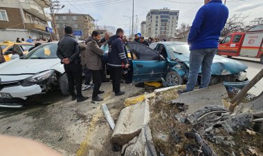 VAN’DA KORKUTAN KAZA: ŞABANİYE CADDESİ’NDE CAN PAZARI!