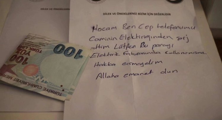 Tokat’ta Camide Telefonunu Şarj Eden Vatandaş, Elektrik Faturası İçin Para Bıraktı
