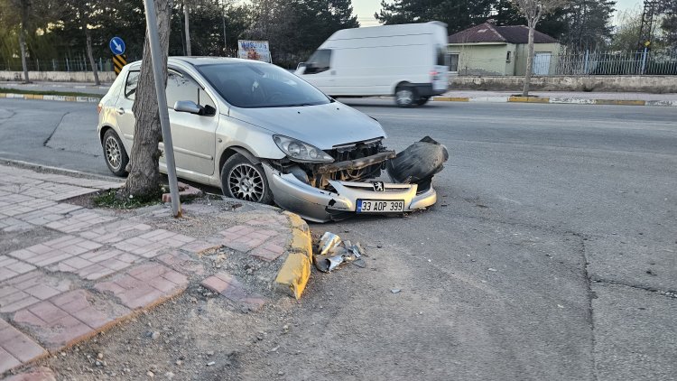 Van’ın İskele Mahallesi’nde Kamyonla Otomobil Çarpıştı: Maddi Hasar Büyük, Ölü ya da Yaralı Yok