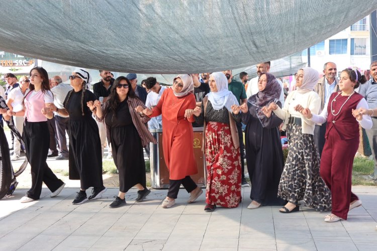 Van’da Hilberî Kadın Emeği Festivali’ne Yoğun İlgi: Müzik, Tiyatro ve Govend...