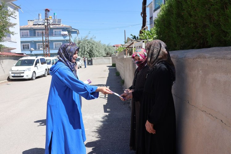 Tuşba Belediyesi'nden Mahalle Mahalle Kadın Dayanışması: Kapı Kapı Gezip Talepleri Dinliyorlar
