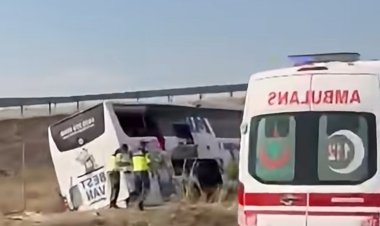 Ankara-Niğde Otoyolu'nda Yolcu Otobüsü Şarampole Uçtu: 44 Yaralı