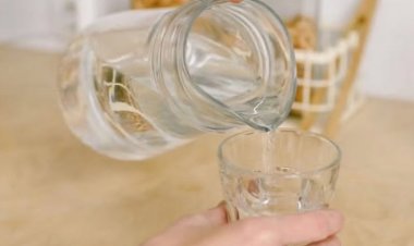 Sıcak Havalarda Sağlık Uyarısı: Uzmanlar Günde En Az 2-2,5 Litre Sıvı Tüketin Diyor
