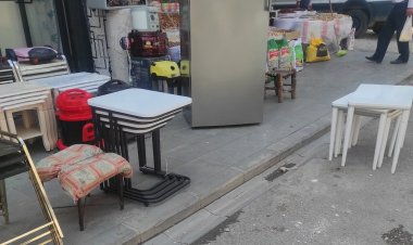 Van’da Kaldırım İşgali Kronik Sorun Oldu: Vatandaşlar Yolda Yürümek Zorunda Kalıyor