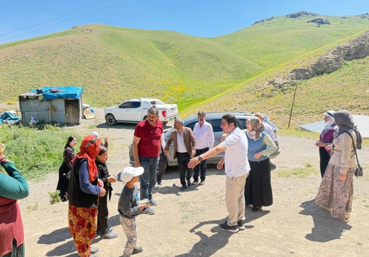 Gürpınar'da Makam Değil, Mahalle Odaklı Belediyecilik: Eş Başkanlar Halkın Ayağına Gidiyor