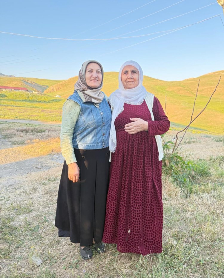 Gürpınar'da Makam Değil, Mahalle Odaklı Belediyecilik: Eş Başkanlar Halkın Ayağına Gidiyor