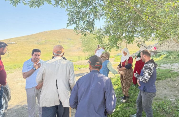 Gürpınar'da Makam Değil, Mahalle Odaklı Belediyecilik: Eş Başkanlar Halkın Ayağına Gidiyor